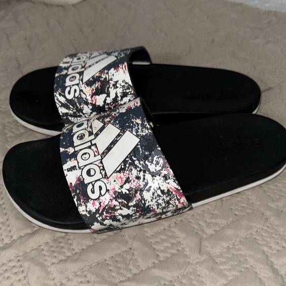 #54 Adidas  Adilette  Slides  size 7 - Picture 4 of 7